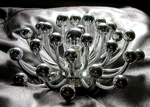 Applique Pistillino de Tertrarch studio pour Valenti Italie, Era Panton. Pur Design