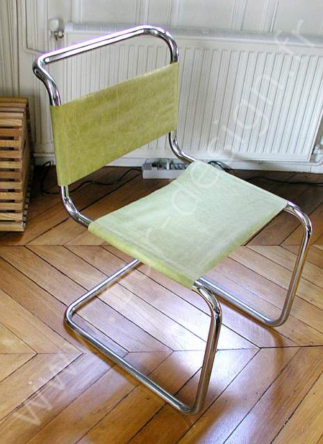 Chaise suspendue de style Bauhaus en cuir, B33 de Breuer. Pur Design.
