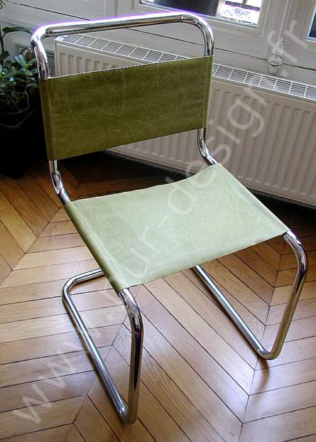 CChaise suspendue de style Bauhaus en cuir, B33 de Breuer. Pur Design.