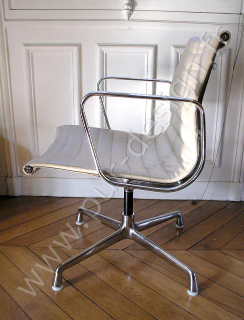 Aluminium Group chaise Eames modle EA 108 Miller Cuir. Pur Design