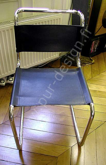 Chaise suspendue de style Bauhaus en cuir noir, B33 de Breuer. Pur Design.