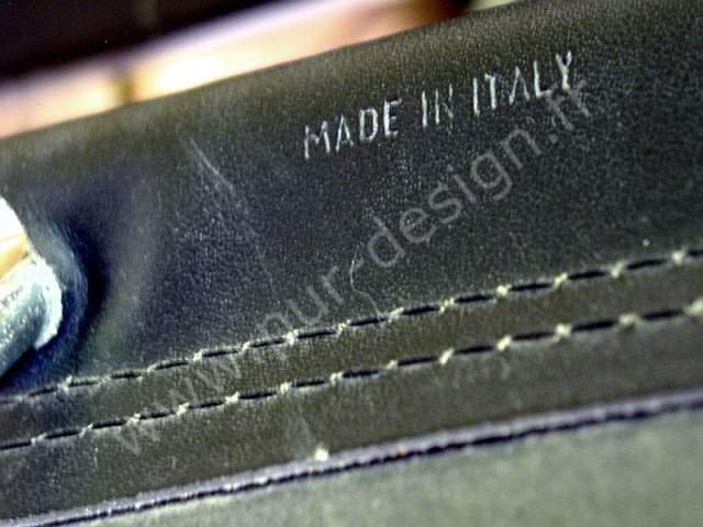Chaise suspendue de style Bauhaus en cuir noir, B33 de Breuer. Pur Design.