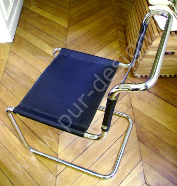 Chaise suspendue de style Bauhaus en cuir noir, B33 de Breuer. Pur Design.