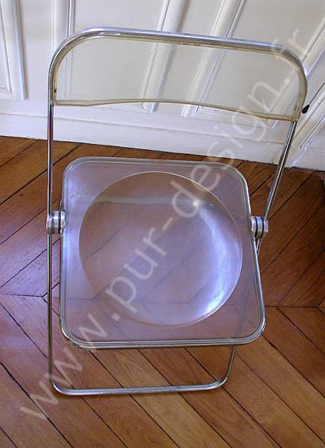 Chaise Plia, cre par Giancarlo Piretti et dite par Castelli, 1969. Pur Design