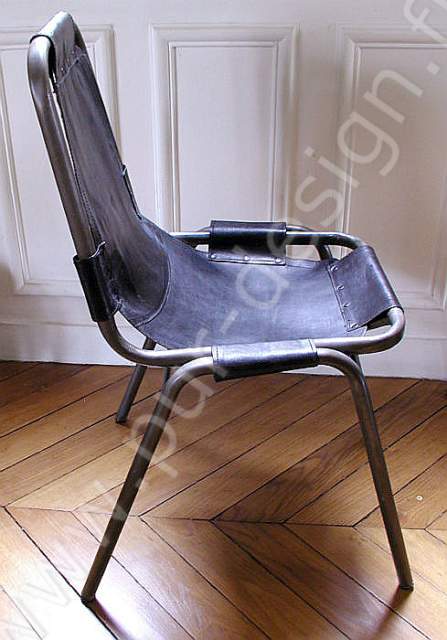 Rare chaise en cuir de type Perriand Les Arcs, circa 70. Pur Design.