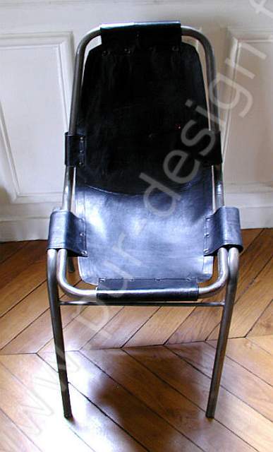 Rare chaise en cuir de type Perriand Les Arcs, circa 70. Pur Design.