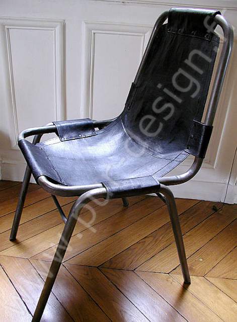 Rare chaise en cuir de type Perriand Les Arcs, circa 70. Pur Design.