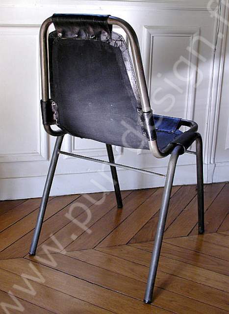 Rare chaise en cuir de type Perriand Les Arcs, circa 70. Pur Design.