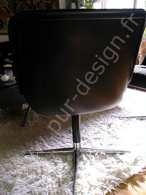 Paire de fauteuils Charles Pollock Executive chair modle 12E1, Knoll, Black de black. Pur Design