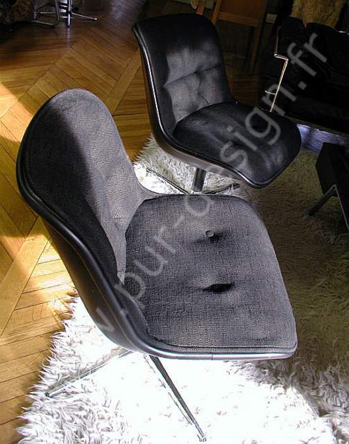 Paire de fauteuils Charles Pollock Executive chair modle 12E1, Knoll, Black de black. Pur Design