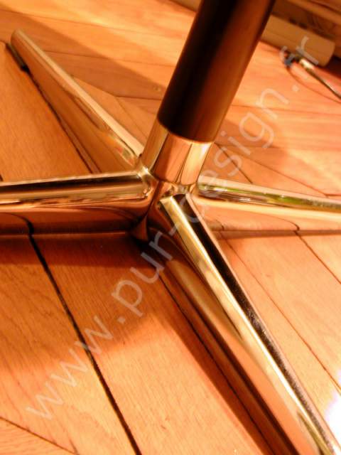 Charles Pollock Executive chair modle 12E1, Knoll. Pur Design.