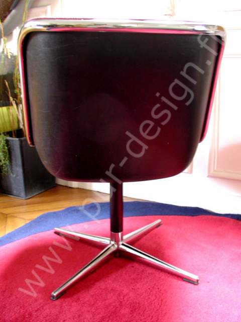 Charles Pollock Executive chair modle 12E1, Knoll. Pur Design.