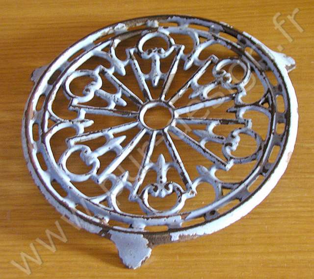 Dessous de plat en fonte maille. Annes 30-40. Pur Design