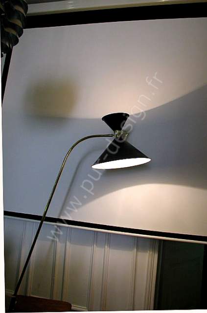 Magnifique lampadaire Lunel Double Diabolo dit dans les annes 50. Pur Design