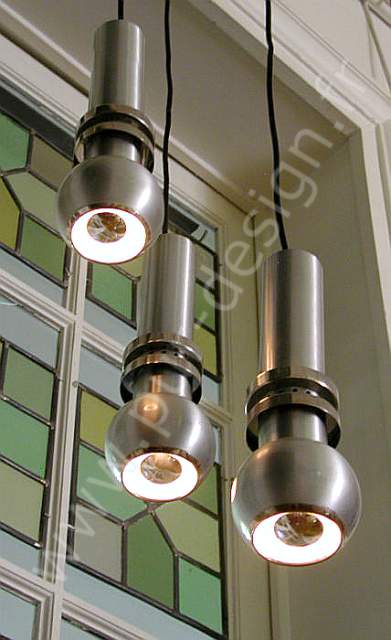 Superbe lustre en cascade dans un esprit Art Dco, Moderniste. Pur Design.