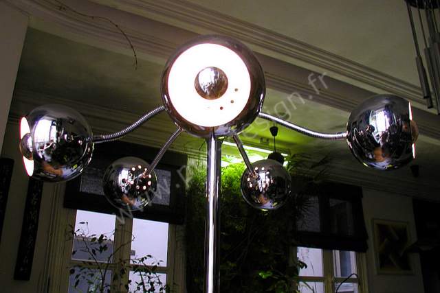 Lampe de sol Eyeball de style Reggiani, circa 70-80, Space Age.  Pur Design.