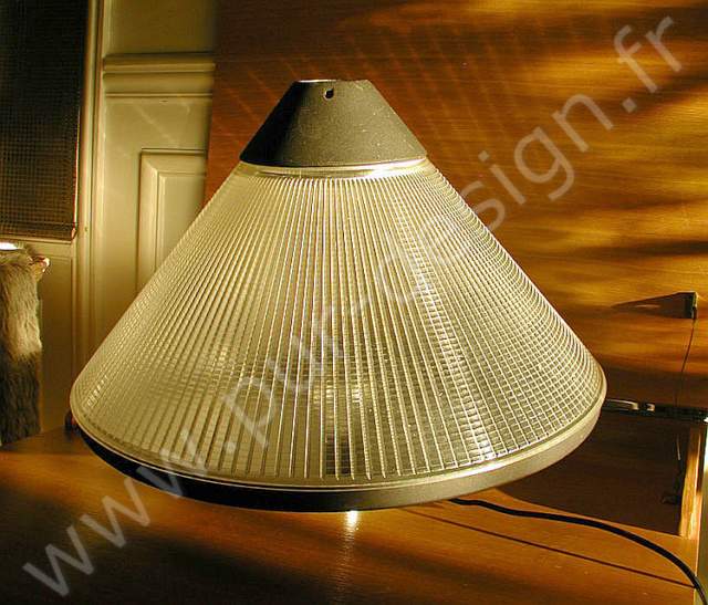 Lampe de sol Holophane, clairage public. Pur Design.