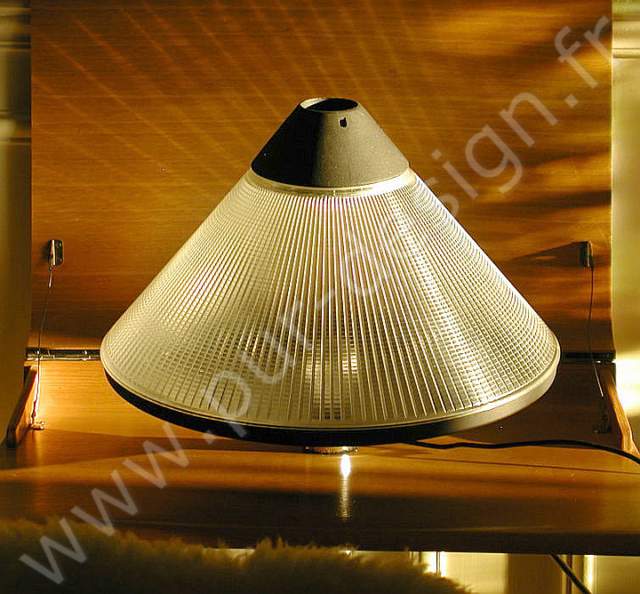Lampe de sol Holophane, clairage public. Pur Design.