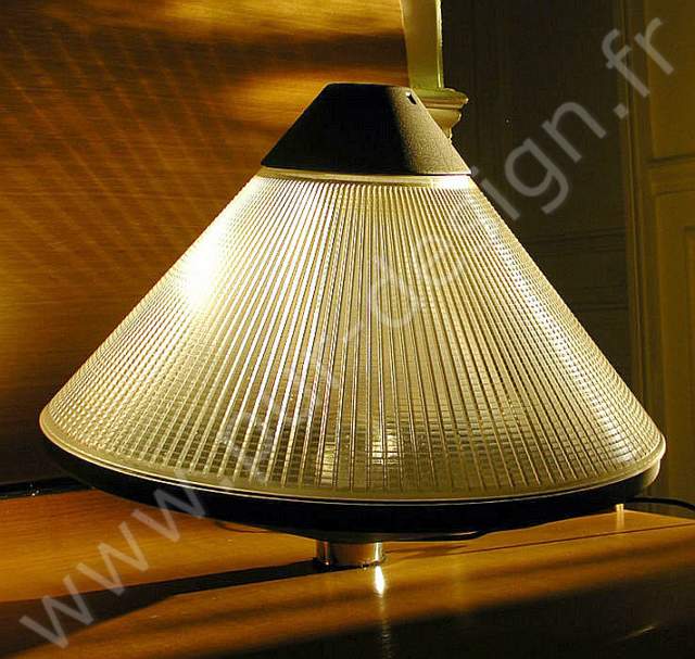 Lampe de sol Holophane, clairage public. Pur Design.