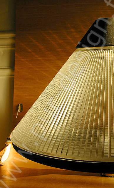 Lampe de sol Holophane, clairage public. Pur Design.