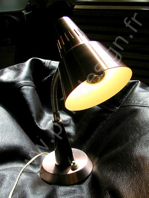 Lampe de table sudoise, design Scandinave. Pur Design.