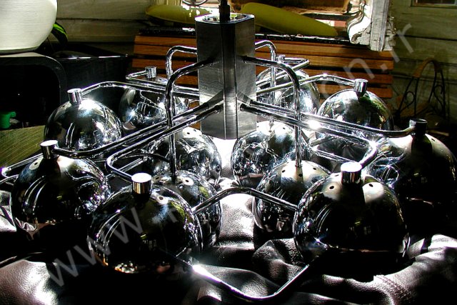 Grand lustre Reggiani 9 feux, pur Space Age, circa 70. Pur Design.