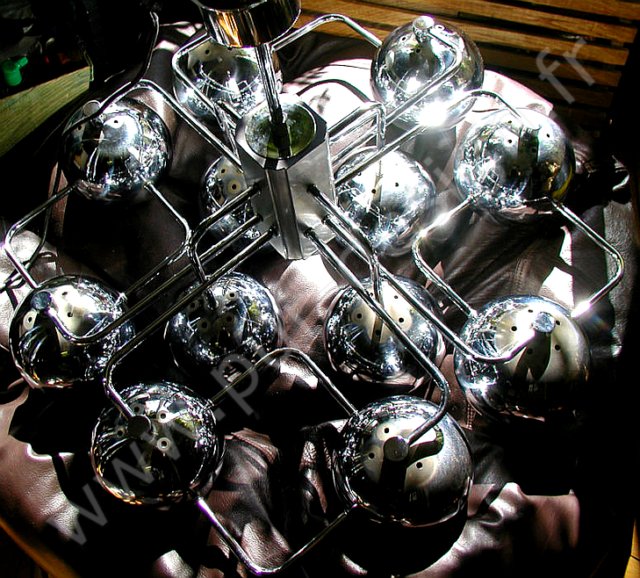 Grand lustre Eye Ball Reggiani, Pur Space Age, circa 70. Pur Design.