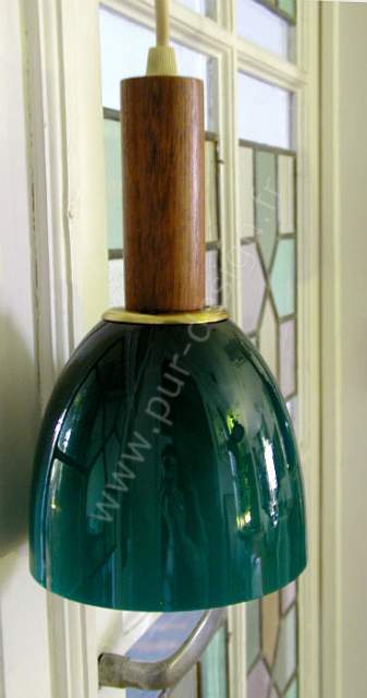 Lustre scandinave en palissandre et opalines, pur scandinave. Pur Design.