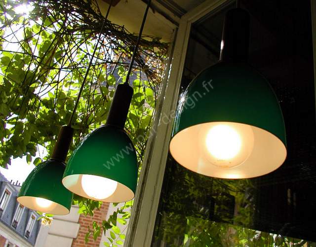Lustre scandinave en palissandre et opalines, pur scandinave. Pur Design.