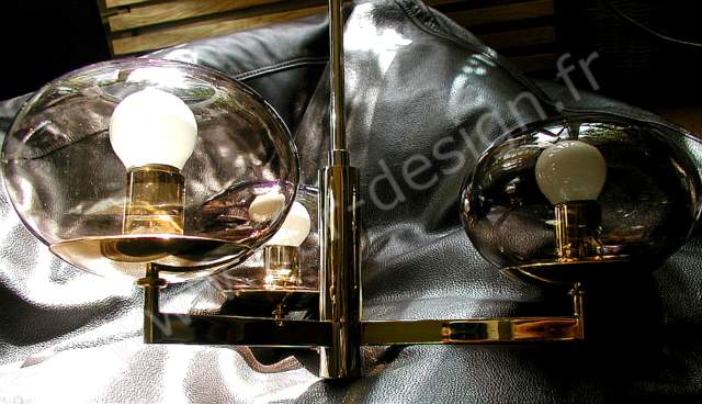 Lustre Art dco Moderniste, de couleur dor, 3 feux, pur 70's. Pur Design