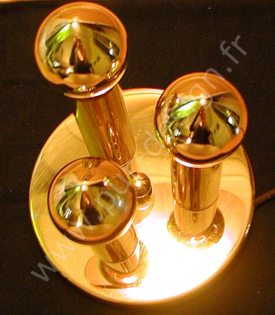 Petit plafonnier ou lampe de table Art Dco, or, Sciolari. Pur Design.
