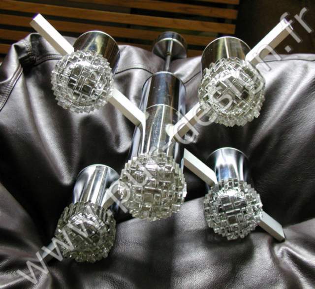 Lustre moderniste en chrome de Sciolari, pur 70's. Space Age. Pur Design.