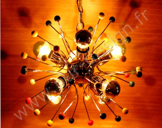Lustre sputnik superbe et trs original, dans un esprit modernistes Stilnovo, 50's. Pur Design.