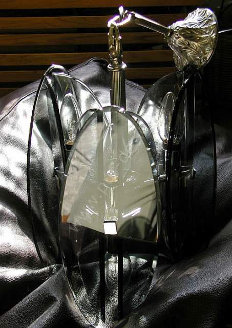 Lustre produit par la maison Fontana Arte, Veca et son applique assortie.