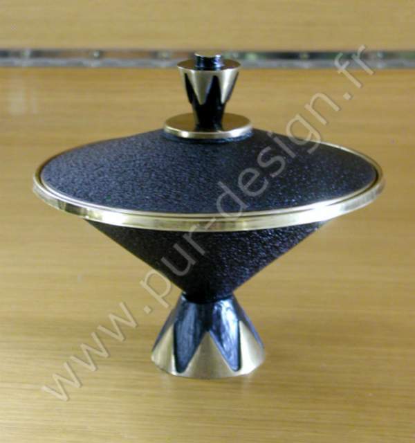 Bonbonnire de Style Art Deco circa 1930. Pur Design.