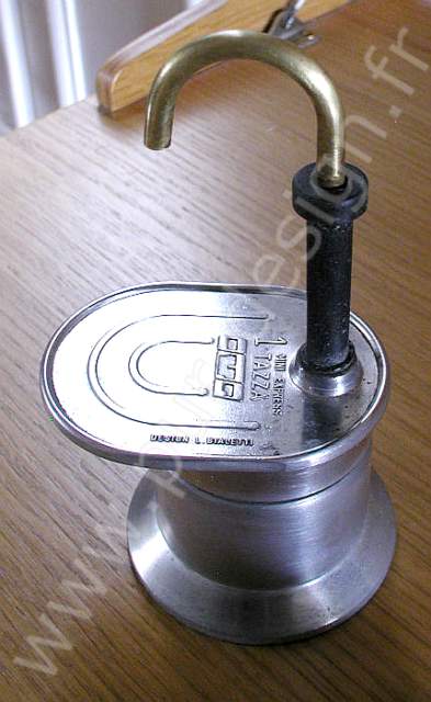 Cafetiere  moka Bialetti 1T, modle ancien, design.