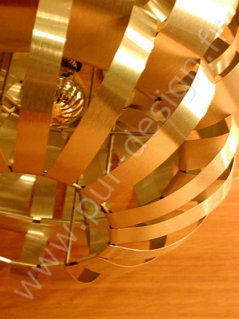 Rare suspension dans l'esprit des productions de Max Sauze, Design 70, Space Age. Pur Design.