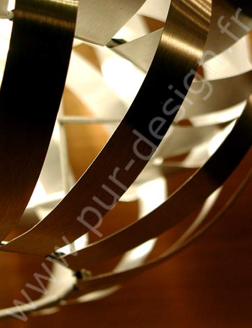 Rare suspension dans l'esprit des productions de Max Sauze, Design 70, Space Age. Pur Design.