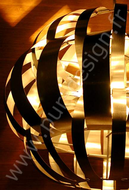 Rare suspension dans l'esprit des productions de Max Sauze, Design 70, Space Age. Pur Design.