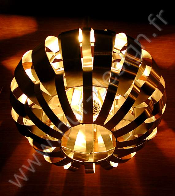 Rare suspension dans l'esprit des productions de Max Sauze, Design 70, Space Age. Pur Design.