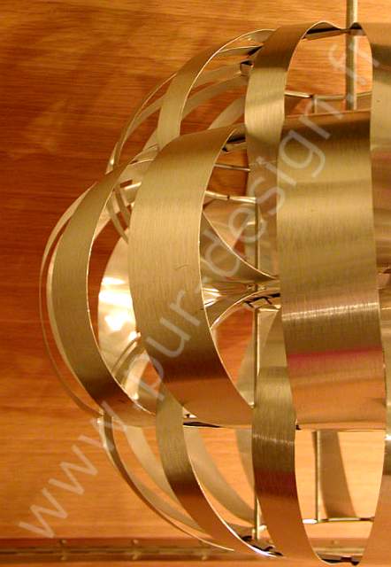 Rare suspension dans l'esprit des productions de Max Sauze, Design 70, Space Age. Pur Design.