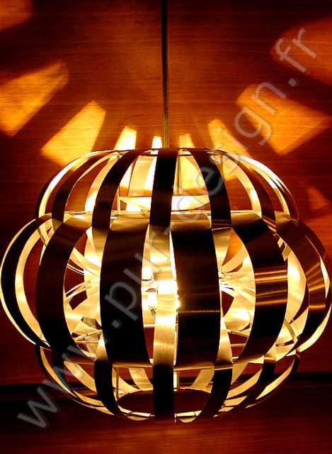 Rare suspension dans l'esprit des productions de Max Sauze, Design 70, Space Age. Pur Design.