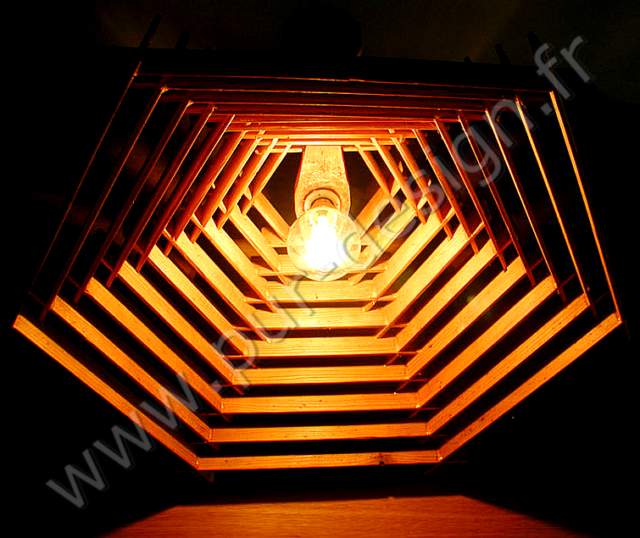 Suspension en bois de Design scandinave. Pur Design.